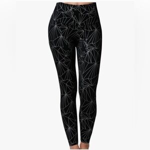 Onzie Geometric Print Capri Leggings Black White Yoga Pants XS